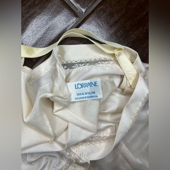 Lorraine nude nylon vintage slip sz 34 Tall - Picture 4 of 9